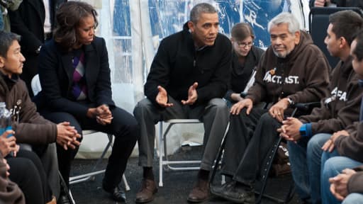 Barack Obama discute avec les grévistes de la faim du mouvement "Fast for Families" pour une réforme de l'immigration.