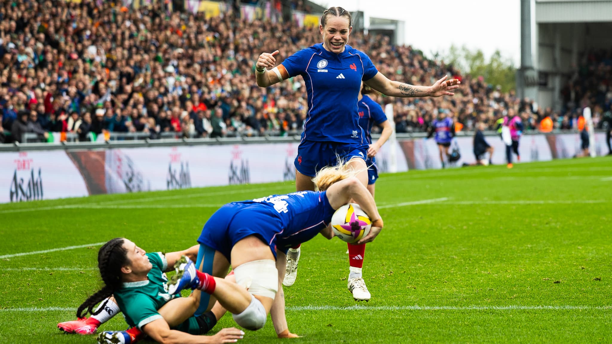 LE RÊVE D'UNE FINALE DE COUPE DU MONDE: POURQUOI LES BLEUES SONT CONDAMNÉES À L'EXPLOIT CONTRE L'ANGLETERRE