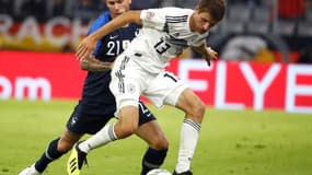 Thomas Müller face à Lucas Hernandez