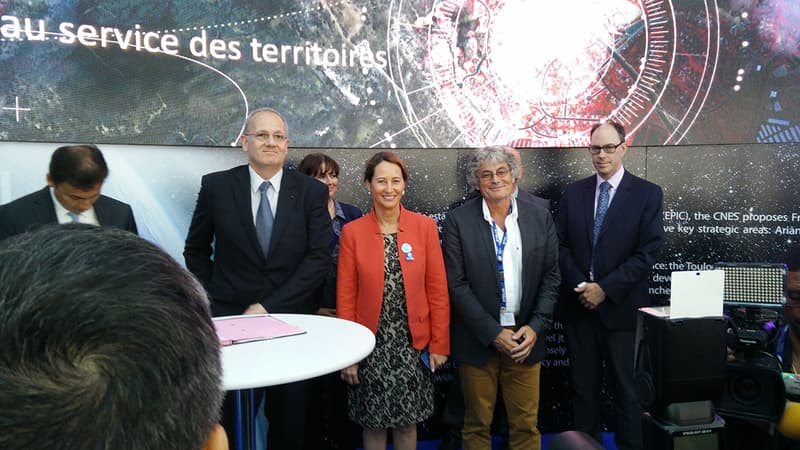 Ségolène Royal au chalet du Cnes le 18 juin au Salon du Bourget 2015.