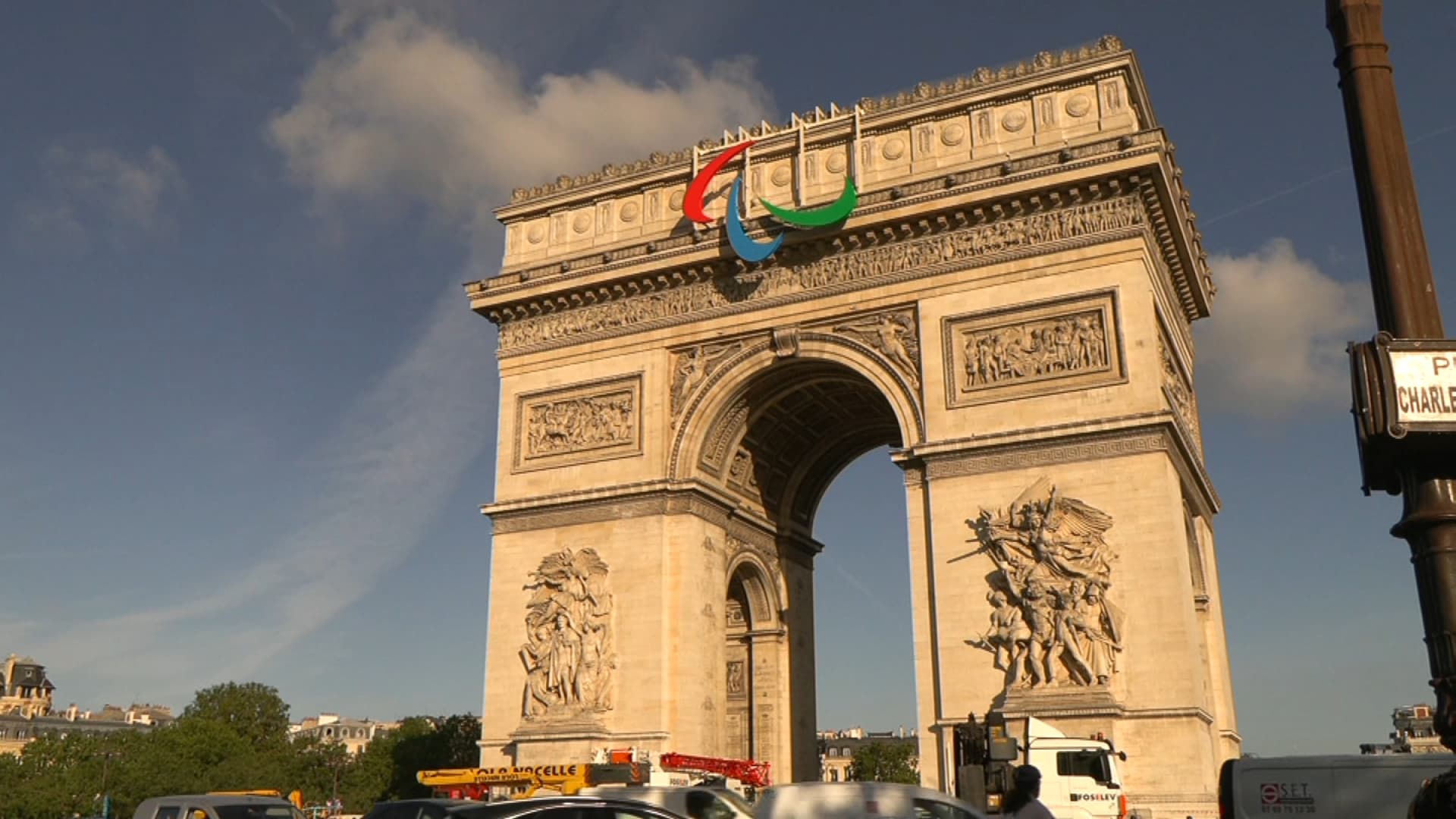 Paris 2024 Les Agitos Logo Des Jeux Paralympiques Install S Sur L   Les Agitos Le Logo Des Jeux Paralympiques 2024 Ont Ete Installes Sur L Arc De Triomphe Ce Vendredi 28 Juin 2024 1893455 