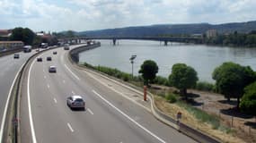 L'Autoroute A7 traverse la ville de Valence (Drôme) en longeant le Rhône. La vitesse maximale y sera abaissée à 90 km/h à partir de juin prochain pour au moins un an, à titre expérimental.