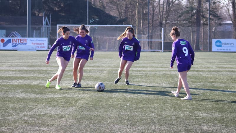 A Rennes, une équipe féminine s’entraîne en culotte pour dénoncer les inégalités