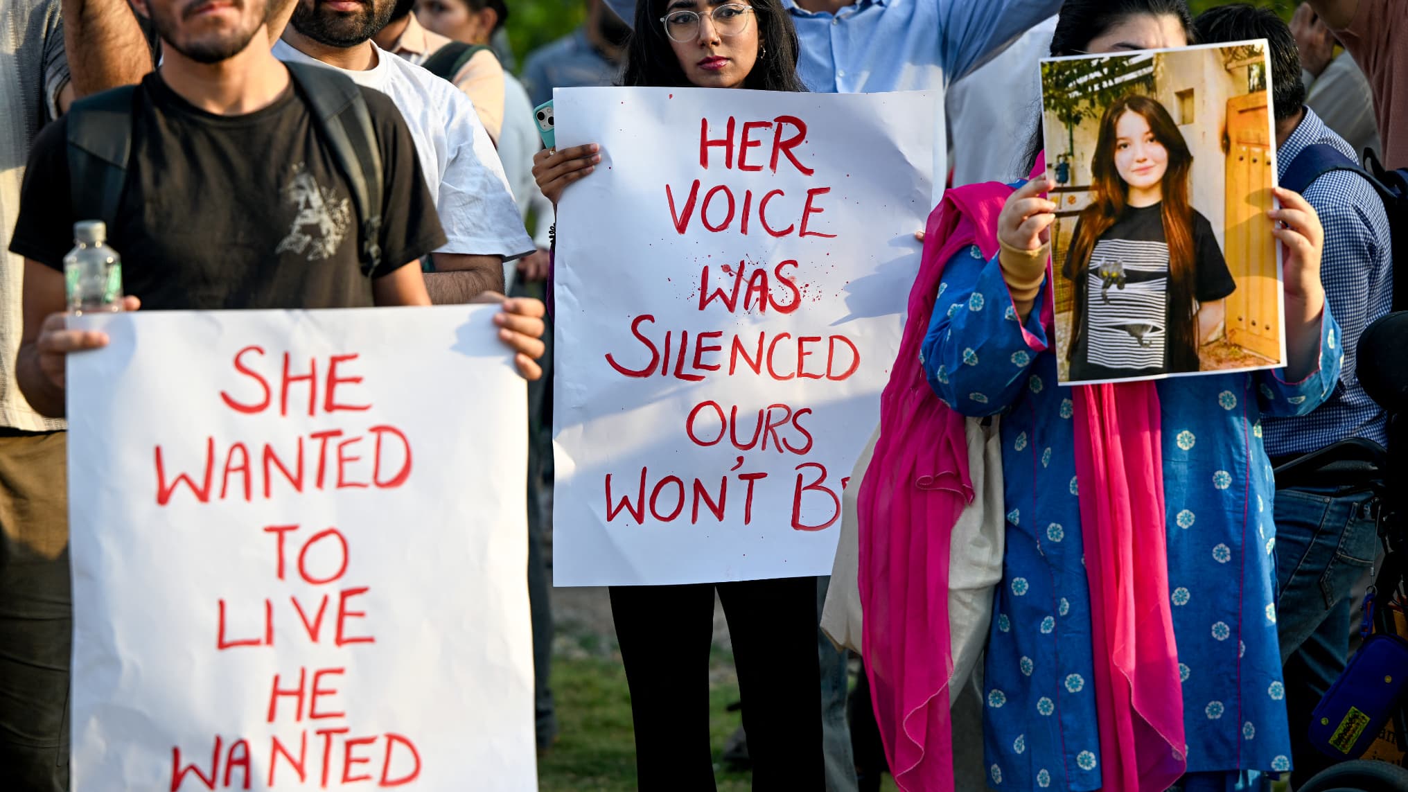 UN HOMME INCULPÉ DU MEURTRE D'UNE INFLUENCEUSE POPULAIRE DU PAKISTAN QUI REFUSAIT SES AVANCES