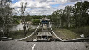 Pont détruit près de Severodonetsk. 