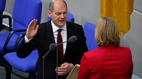 La prestation de serment d'Olaf Scholz le 8 décembre à Berlin 