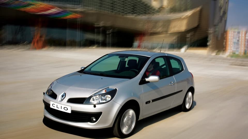 La Clio 3 ne 'est vendue qu'à 2,4 millions d'exemplaires en 9 ans. 
