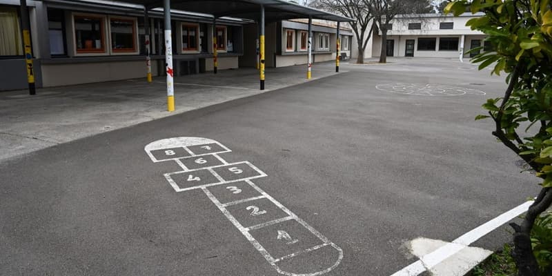 Une cour d'école fermée au Crès, près de Montpellier, le 12 mars 2020 (photo d'illustration)