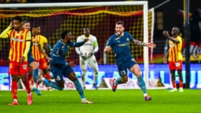 Pierre-Emile Højbjerg buteur lors de Lens-Marseille, le 23 novembre 2024.