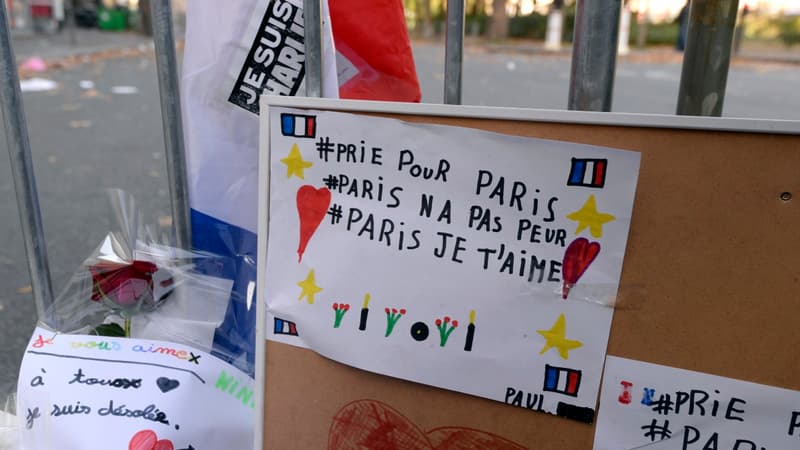 "Pray for Paris" et "Je suis Paris", des slogans martelés sur les réseaux sociaux en soutien aux Parisiens après les attentats du 13 novembre.