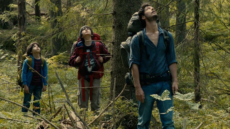 Timothé Vom Dorp, Théo Van de Voorde et Jérémie Elkaïm dans le film Dans la forêt.
