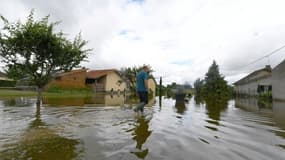 Depuis mardi, la Vézère a quitté son nid et laisse les citadins dans l'inconfort. 
