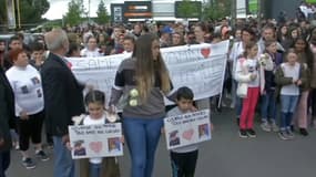 Des centaines d'adultes et d'enfants ont marché ce jeudi 13 juin 2019 en hommage aux enfants percutés dimanche à Lorient. 