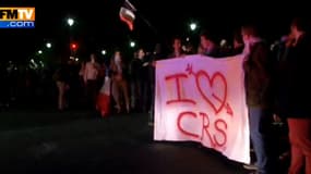 Des manifestants ont tenté d'en découdre avec les CRS mercredi soir à Paris aux abords de l'Assemblée nationale