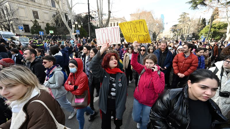 Manifestations, tensions: en Géorgie, l'opposition vent debout contre une loi jugée 