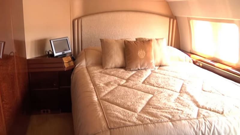La literie de la chambre principale du maître des lieux, Donald Trump, est garnie de soie. La literie de la chambre principale du maître des lieux, Donald Trump, est garnie de soie.