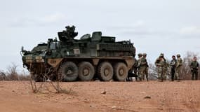 Un véhicule de l'armée américaine à proximité de la frontière avec le Mexique à Douglas (Arizona), le 3 avril 2025.