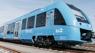 Alstom a développé Coradia iLint, train de voyageurs alimenté par une pile à hydrogène produisant de l’énergie électrique pour la traction.