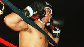Diego Maradona lors de son combat de boxe exhibition contre Santos Laciar en avril 1996