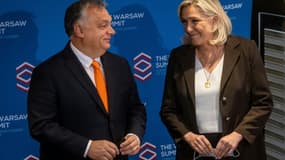 Marine Le Pen et le Premier ministre hongrois Viktor Orban à Varsovie le 4 décembre 2021 
