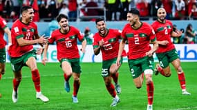 Achraf Hakimi et les Marocains célèbrent la victoire contre l'Espagne au Mondial 2022