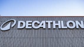 Le distributeur Decathlon, enseigne de la galaxie Mulliez, est accusé par le média Disclose et l'émission de France 2 Cash Investigation d'avoir pour sous-traitant en Chine une entreprise liée au travail des Ouïghours