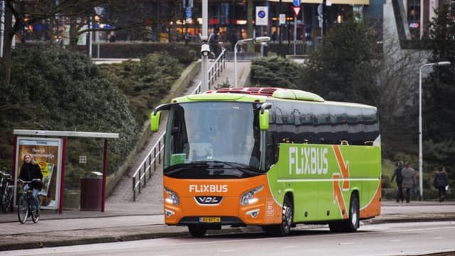 Un chauffeur italien portant tatoué sur le bras le titre de l'ouvrage hitlérien "Mein Kampf" a été exclu des lignes Flixbus