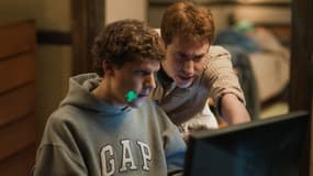 Jesse Eisenberg et Joseph Mazzello dans "The Social Network" en 2010.