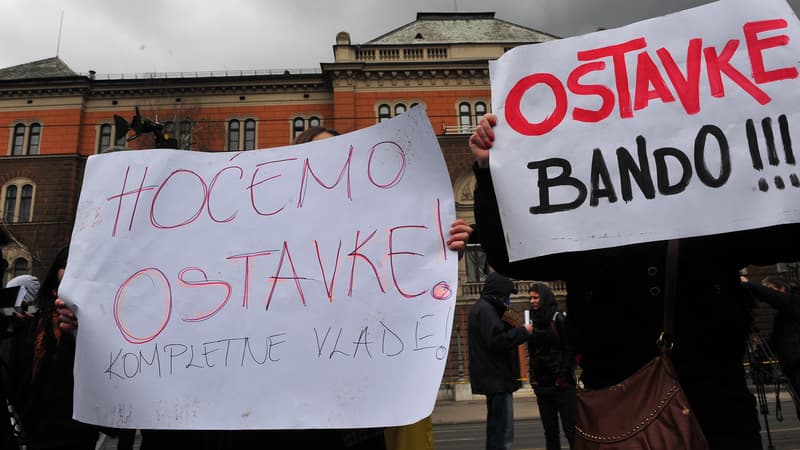 Des militants bosniaques manifestent à Sarajevo le 9 février 2014.
