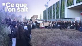 Un rassemblement d'élèves devant le lycée Balzac de Mitry-Mory le 16 janvier 2026 en hommage à Camélia, 17 ans, qui s'est suicidée le 13 janvier