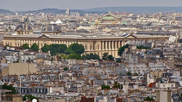 La voyante parisienne aurait escamoté près de 36 000 € à ses victimes