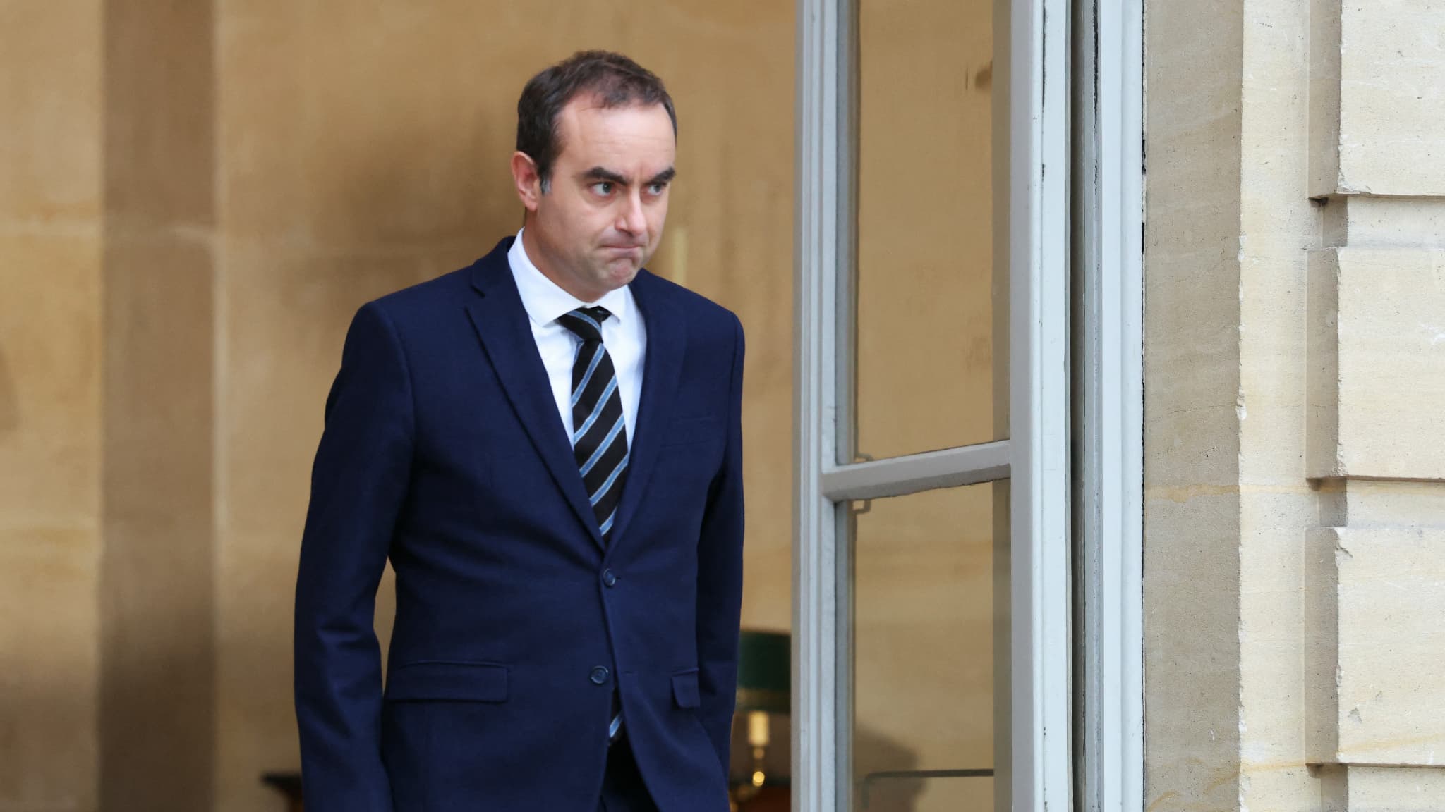 LE 49.3, UN OUTIL TRÈS SYMBOLIQUE DES QUINQUENNATS D'EMMANUEL MACRON, ÉCARTÉ PAR SÉBASTIEN LECORNU