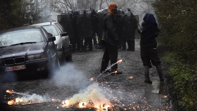 Les zadistes évacués de Notre-Dame-des-Landes ce lundi 9 avril .