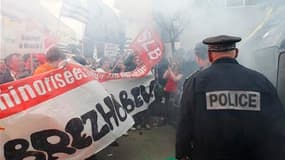 Près de 3.000 personnes ont manifesté samedi après-midi à Nantes, selon la police, pour réclamer le rattachement administratif de la Loire-Atlantique à la Bretagne dans la perspective de l'élection présidentielle de 2012. La Loire-Atlantique a été séparée
