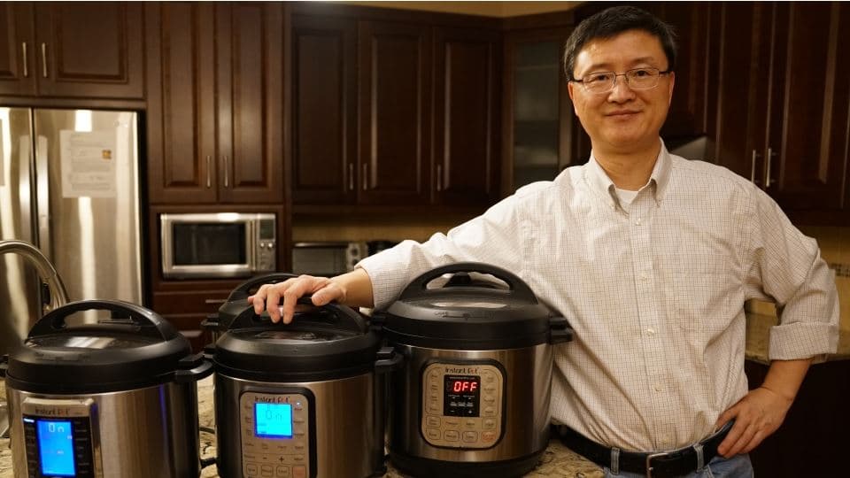 Robert Wang, l'inventeur de l'Instant Pot dans sa cuisine à Ottawa.