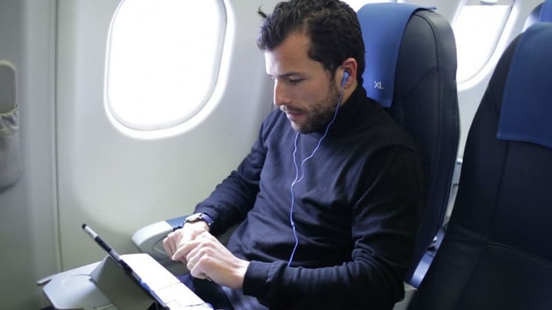 La compagnie aérienne propose le système de divertissement sur tablette, gratuitement à ses passagers de la classe haut de gamme et en location en classe économique.