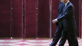 Nicolas Sarkozy et François Fillon enrayent leur chute dans une enquête d'opinion réalisée par LH2, après être descendus au plus bas de leur popularité en avril dernier. Le président de la République regagne quatre points, à 34% d'opinions positives, et s
