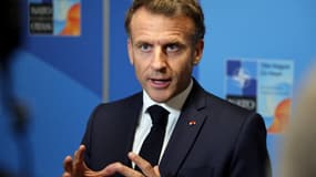 Le président français Emmanuel Macron s'adresse aux médias lors du sommet de l'Organisation du traité de l'Atlantique Nord (OTAN) à La Haye, le 25 juin 2025.