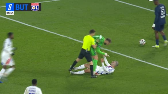 La colère de Donnarumma après le but de Makautadze lors de PSG-OL, 15 décembre 2024.