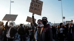 Des manifestants contre la loi "Sécurité globale" le 28 novembre, dans les rues de Lyon
