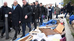 Éric Zemmour sur un marché aux puces illégal à Marseille, le 2 avril 2022