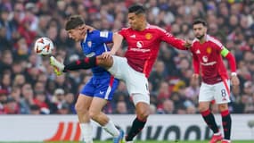 Mikel Jauregizar et Casemiro lors de Manchester United-Bilbao, le 8 mai 2025.