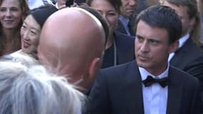 Manuel Valls en smoking à Cannes