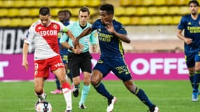 Wissam Ben Yedder face à Thiago Mendes