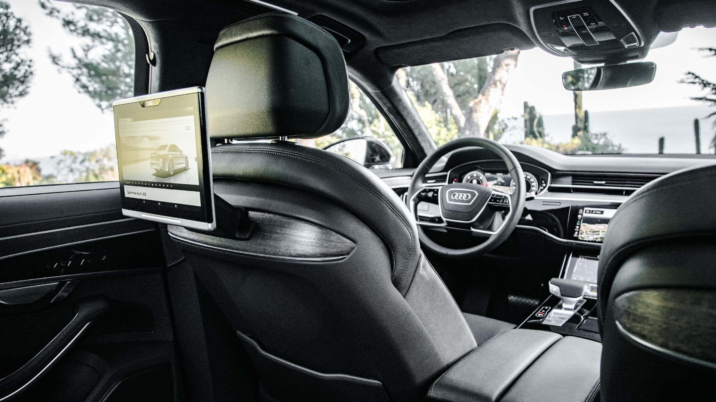 Les passagers voyageant en Audi A8 ont droit à leurs propres tablettes. 