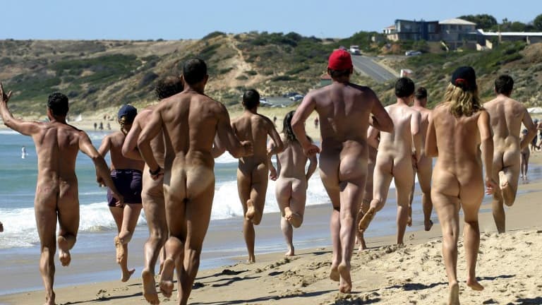 Un groupe de nudiste a été chassé d'une plage de Corse du Sud à coups de carabine (image d'illustration)