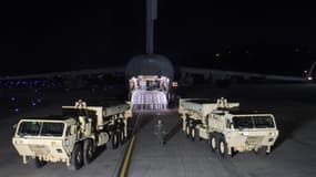 Une photo diffusée par l'armée américaine en Corée du Sud montrant le déploiement des premiers éléments du dispositif antimissiles THAAD.