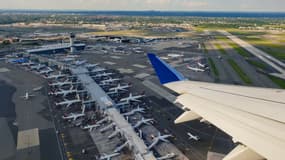 Un avion se prépare à atterrir à l'aéroport de JFK à New-York