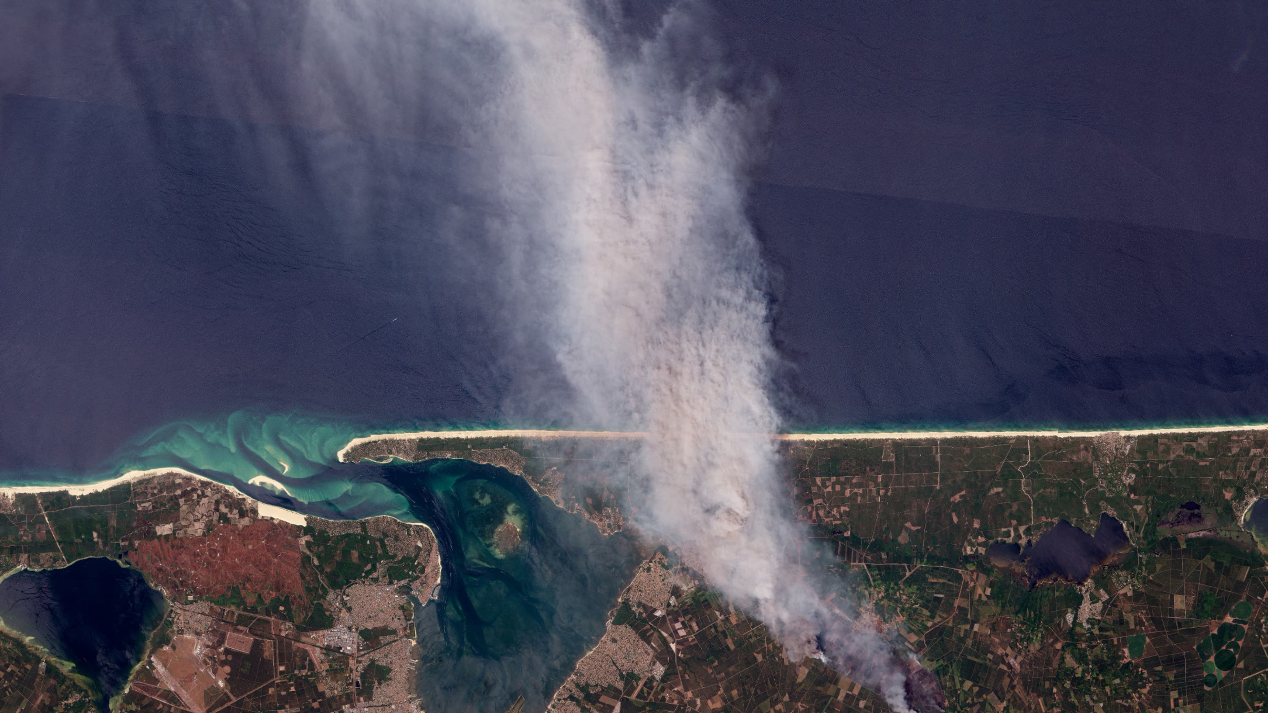 Incendie En Gironde Les Images Satellites Du Colossal Nuage De Fum e Incendie En Gironde Les Images Satellites Du Colossal Nuage De Fum e
