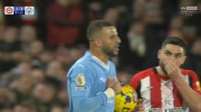 Kyle Walker va se plaindre de Neal Maupay auprès de l'arbitre lors de Brentford-Manchester City (1-3, Premier League), le 5 février 2024